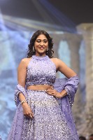 Regina Cassandra Photo Pictures